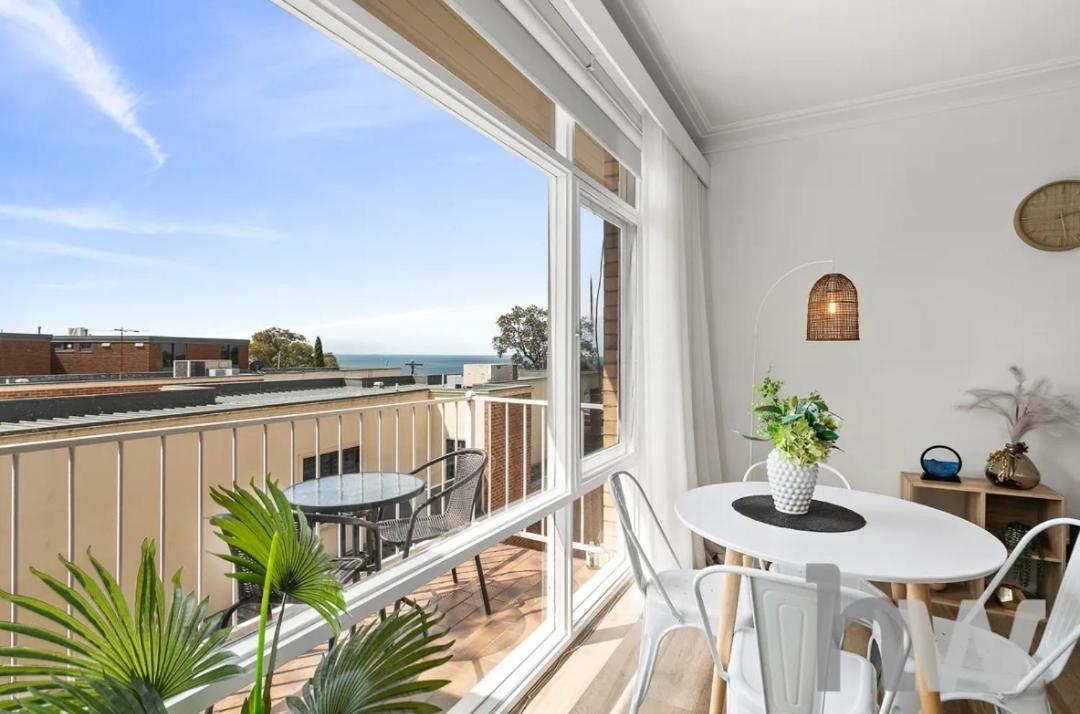 Bayview Waterfront Apartment *