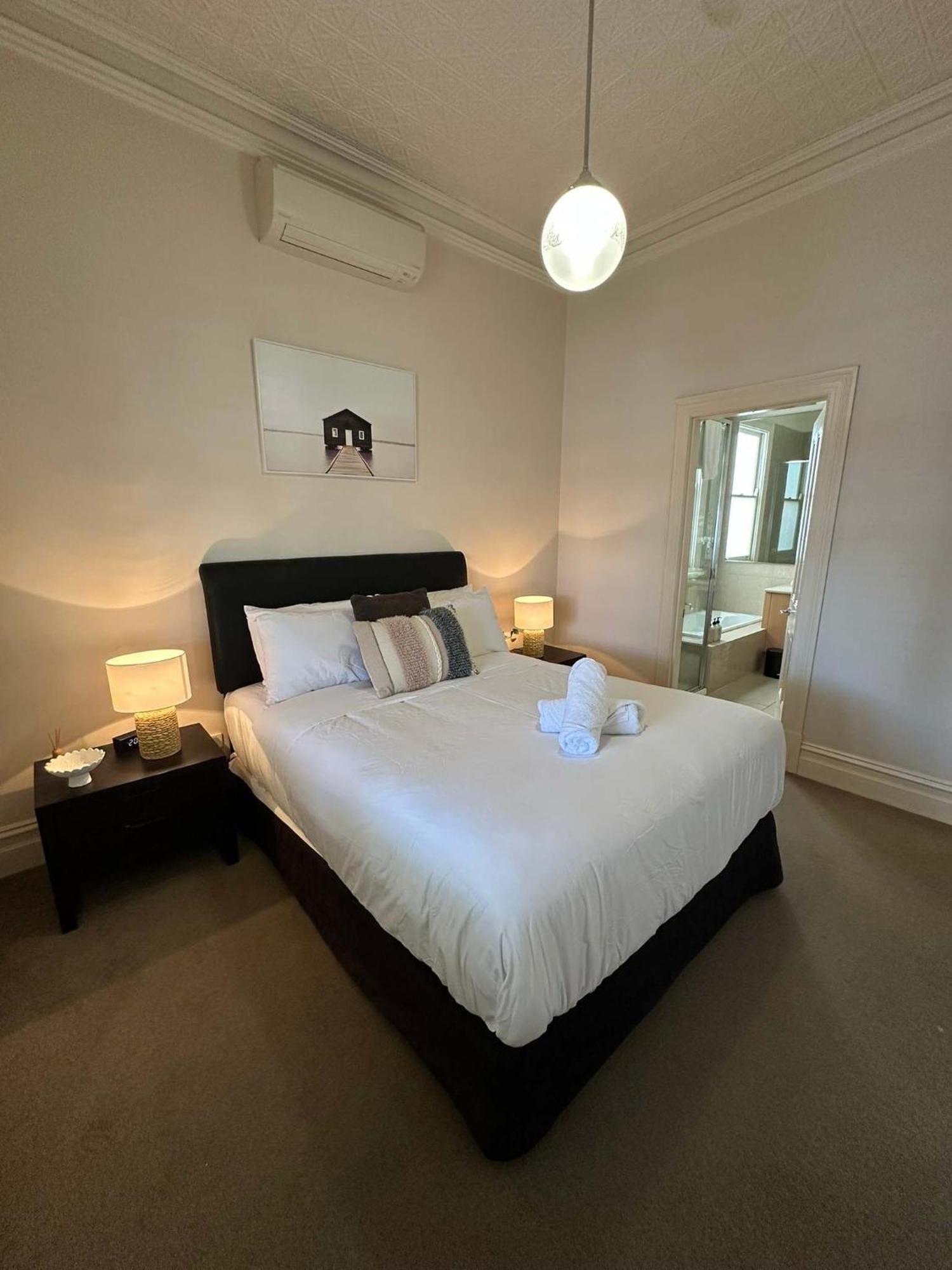 Holiday home Retreat Sleeps 6 *