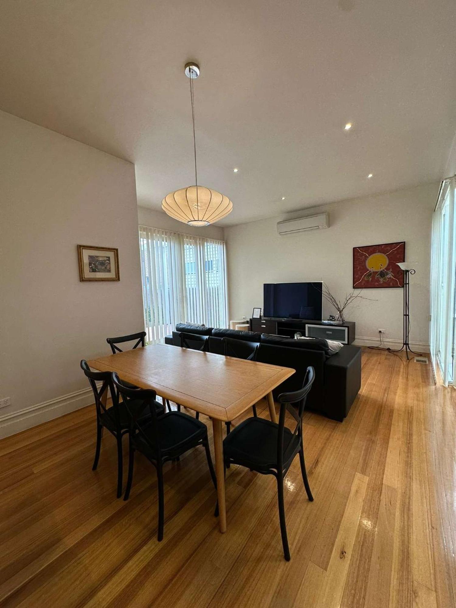 Holiday home Retreat Sleeps 6 *