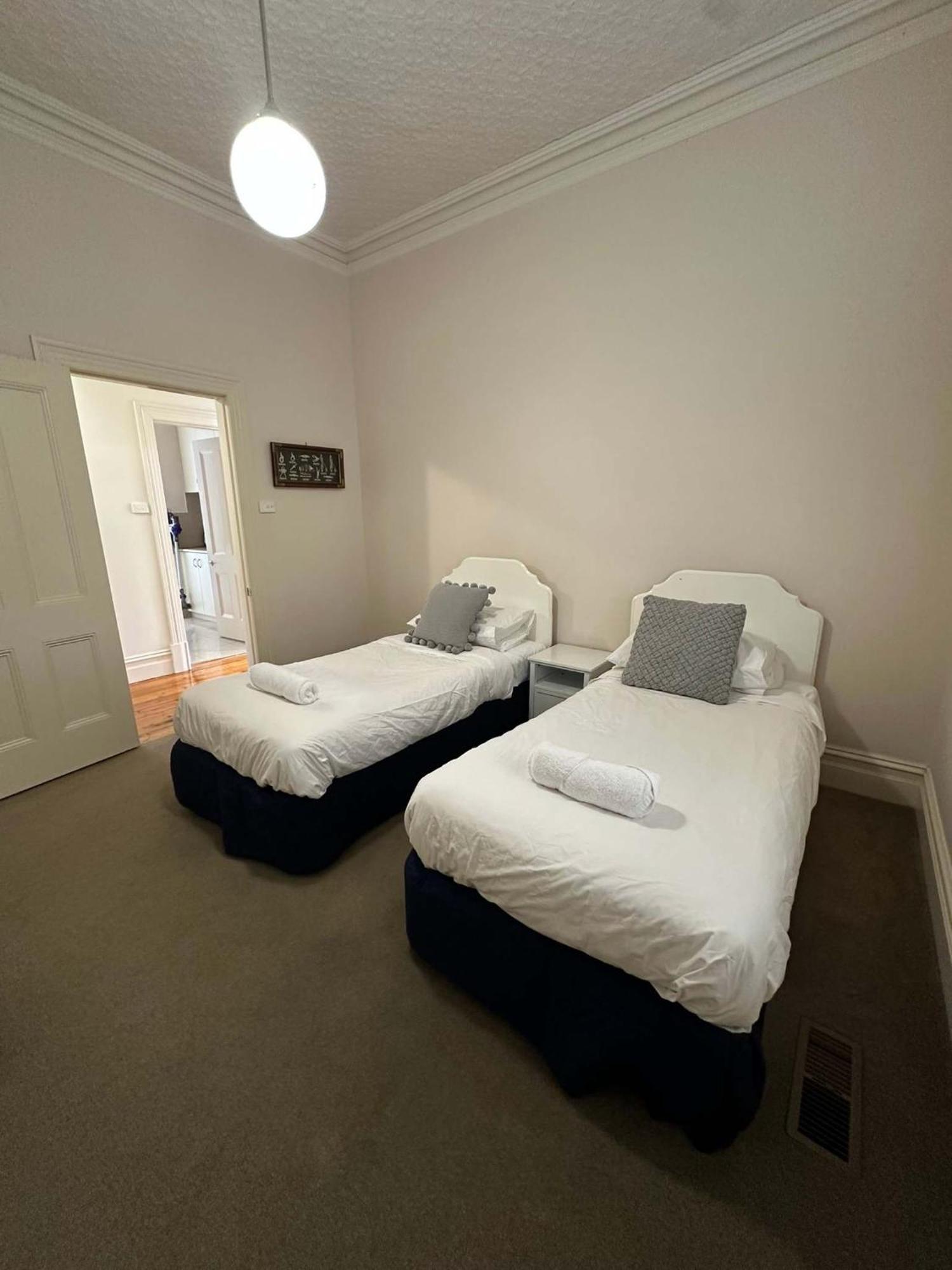 Retreat Sleeps 6 *