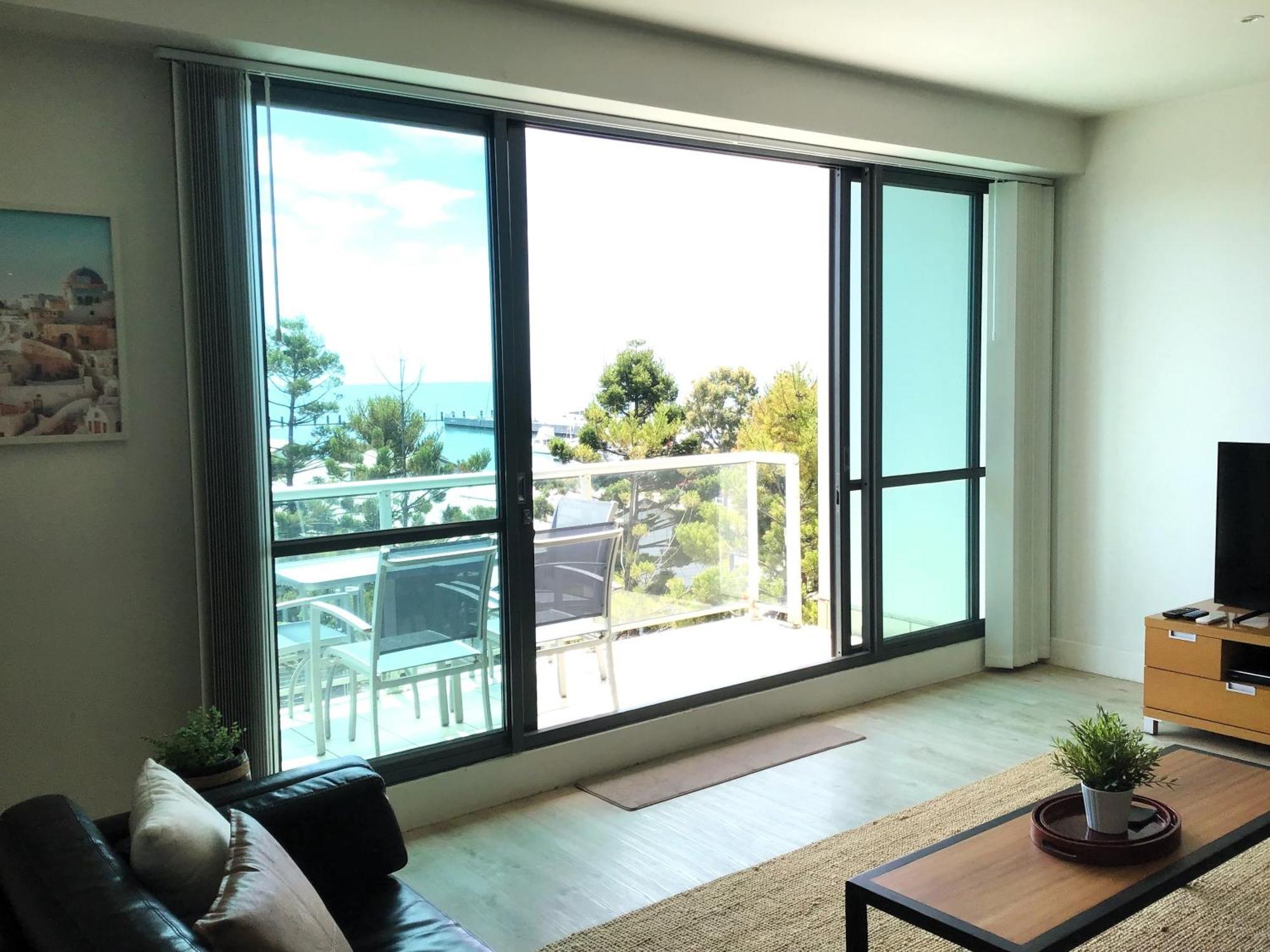 Family Executive With Bay Views Located On The Waterfront 2407 * Geelong