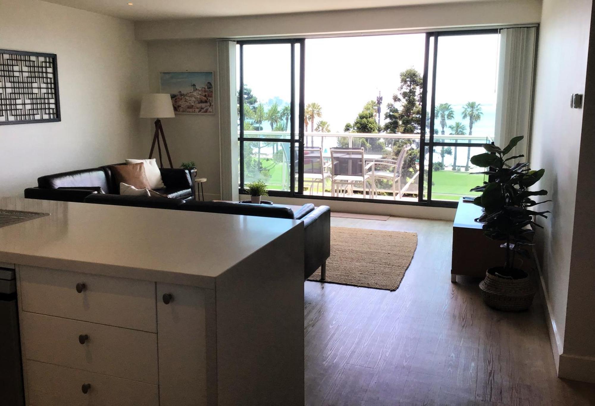 Apartment Family Executive With Bay Views Located On The Waterfront 2407 Geelong