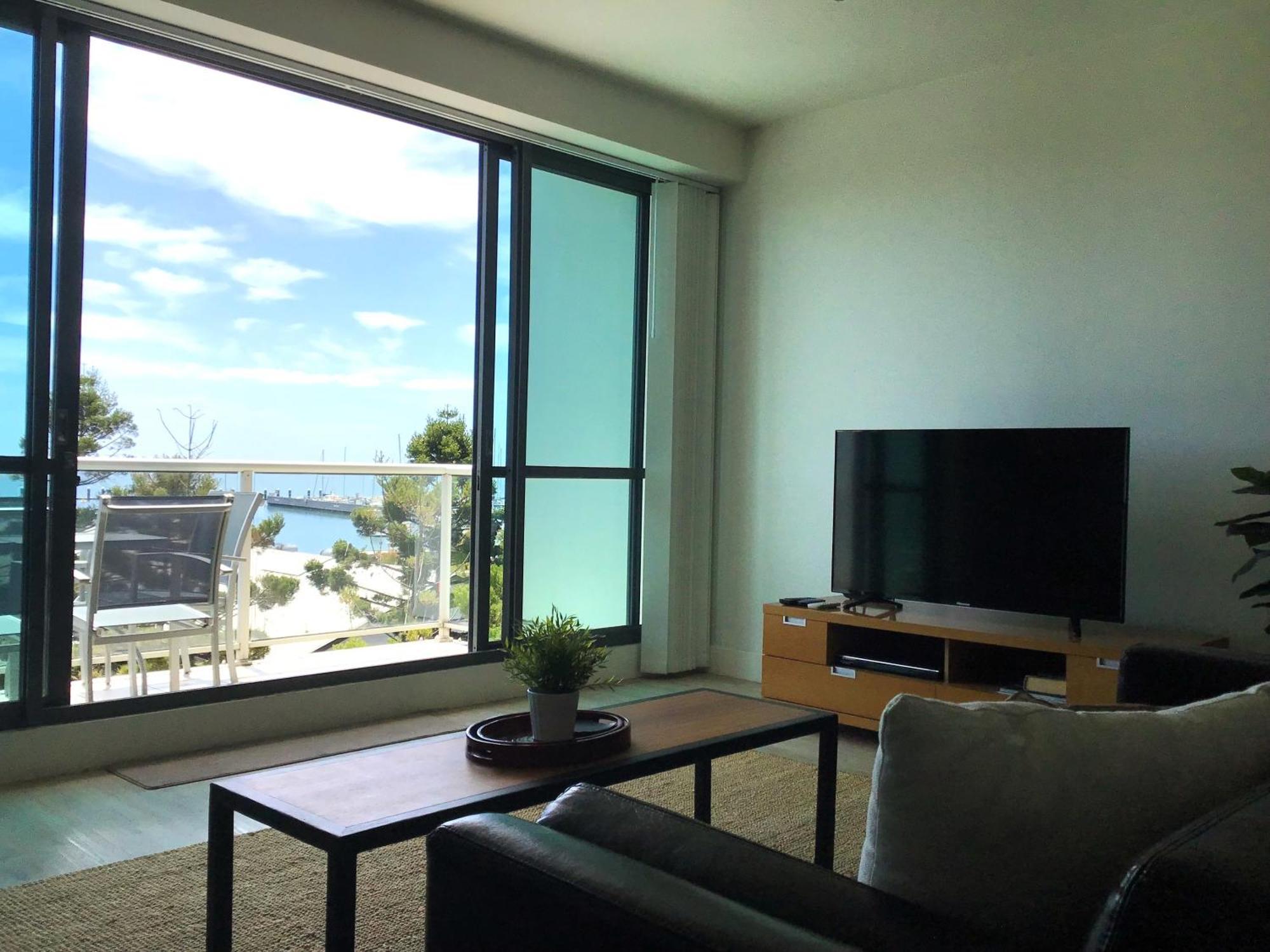 Family Executive With Bay Views Located On The Waterfront 2407 Apartment