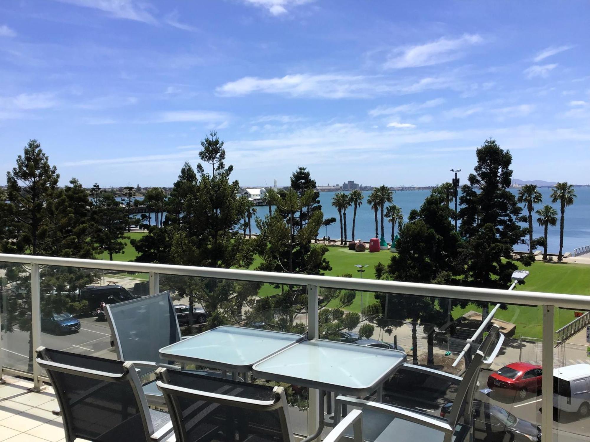 Apartment Family Executive With Bay Views Located On The Waterfront 2407 Geelong