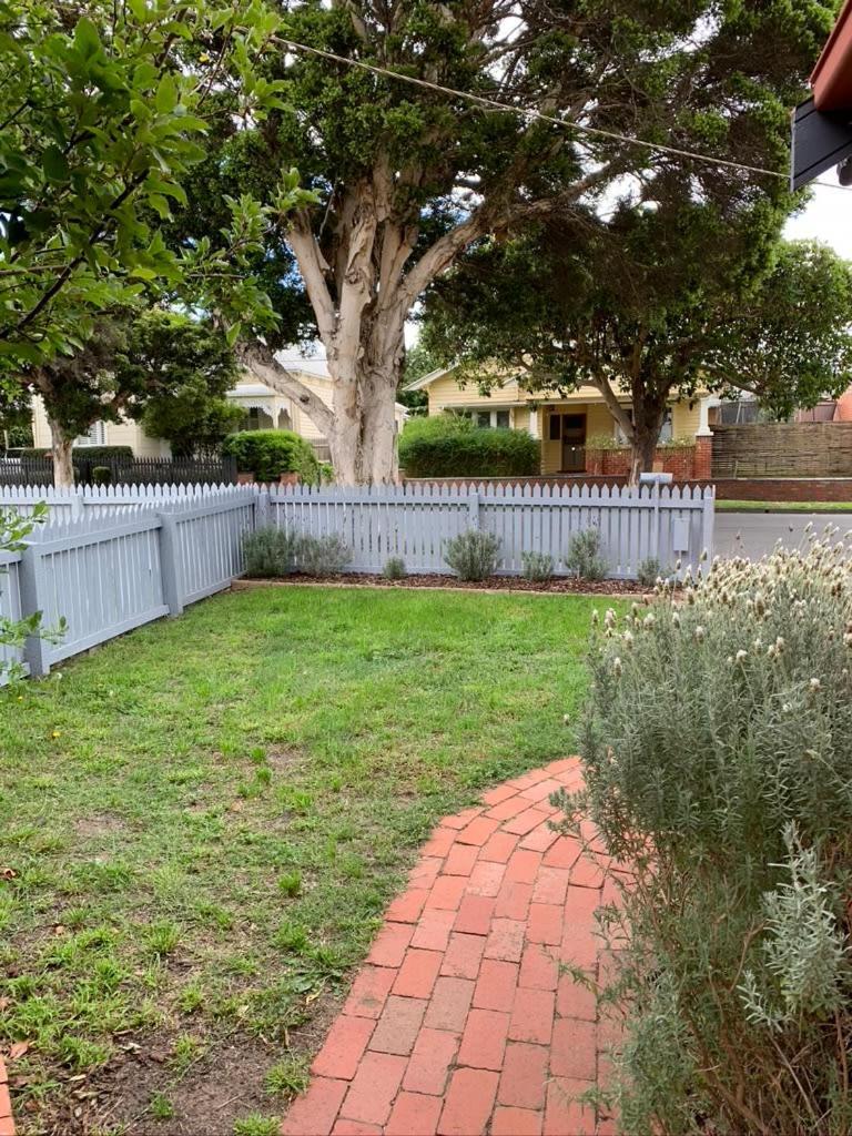 On Clarke Newtown * Geelong