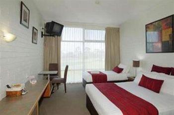 Parkside Motel 4*