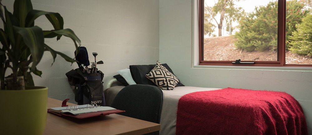 Deakin Units 3* Geelong