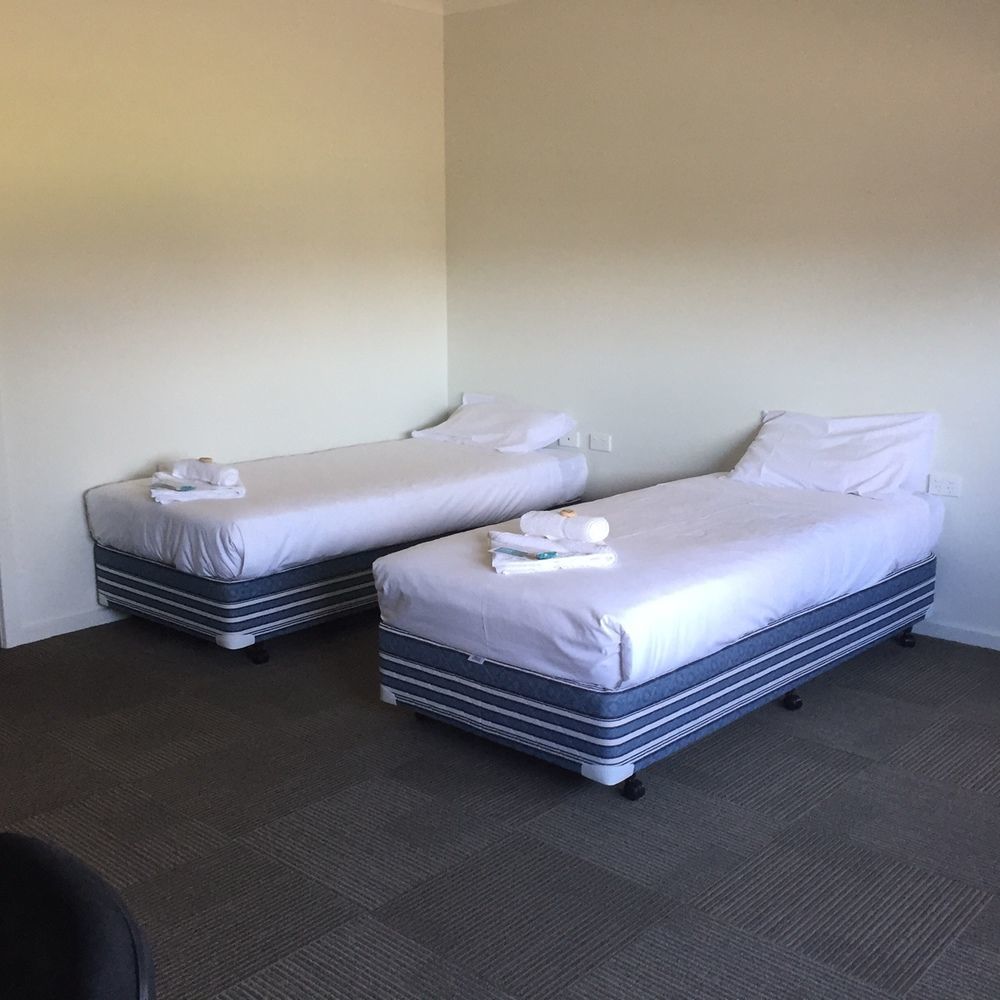 Hotel Deakin Units