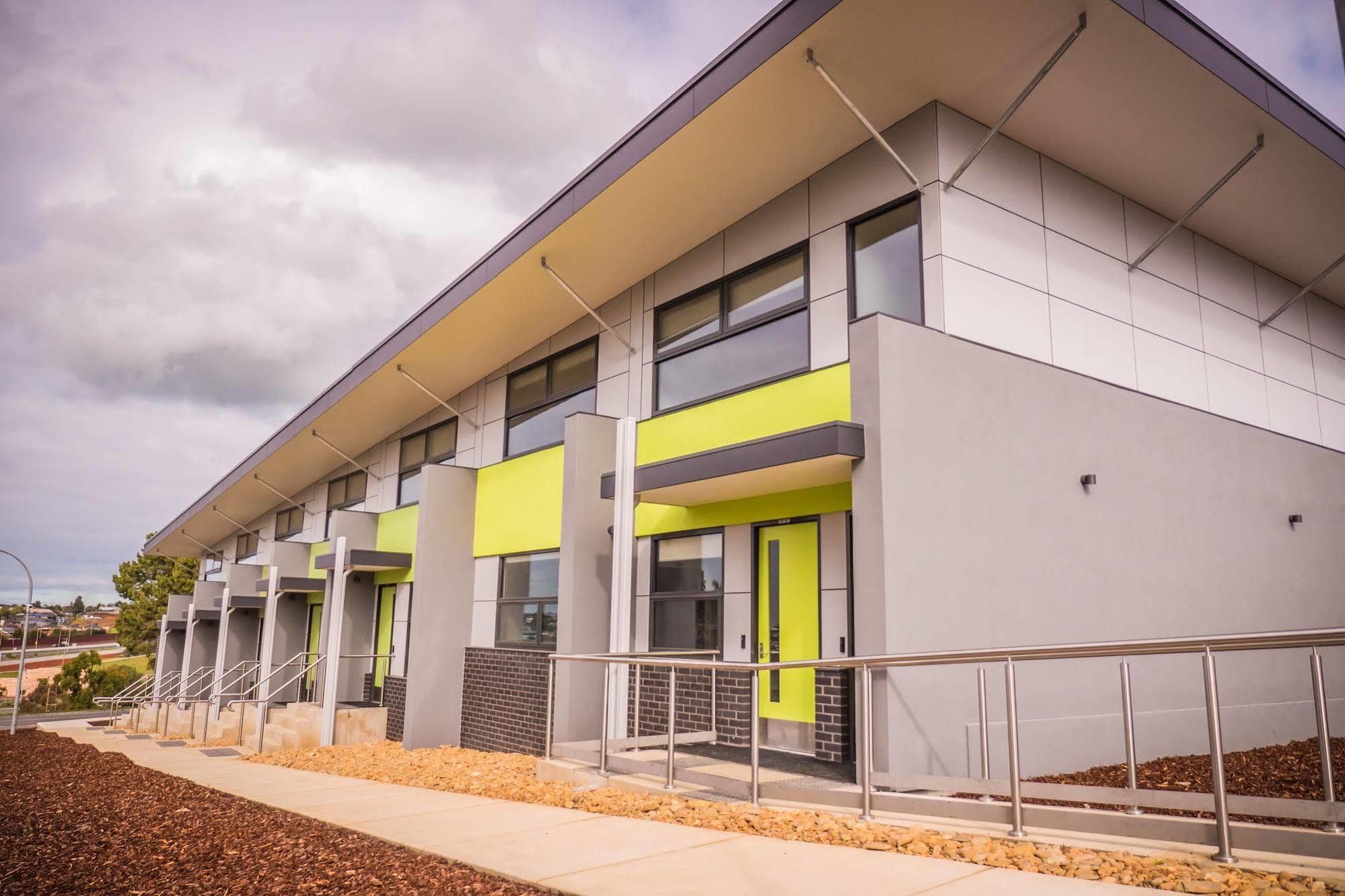 Hotel Deakin Units Geelong
