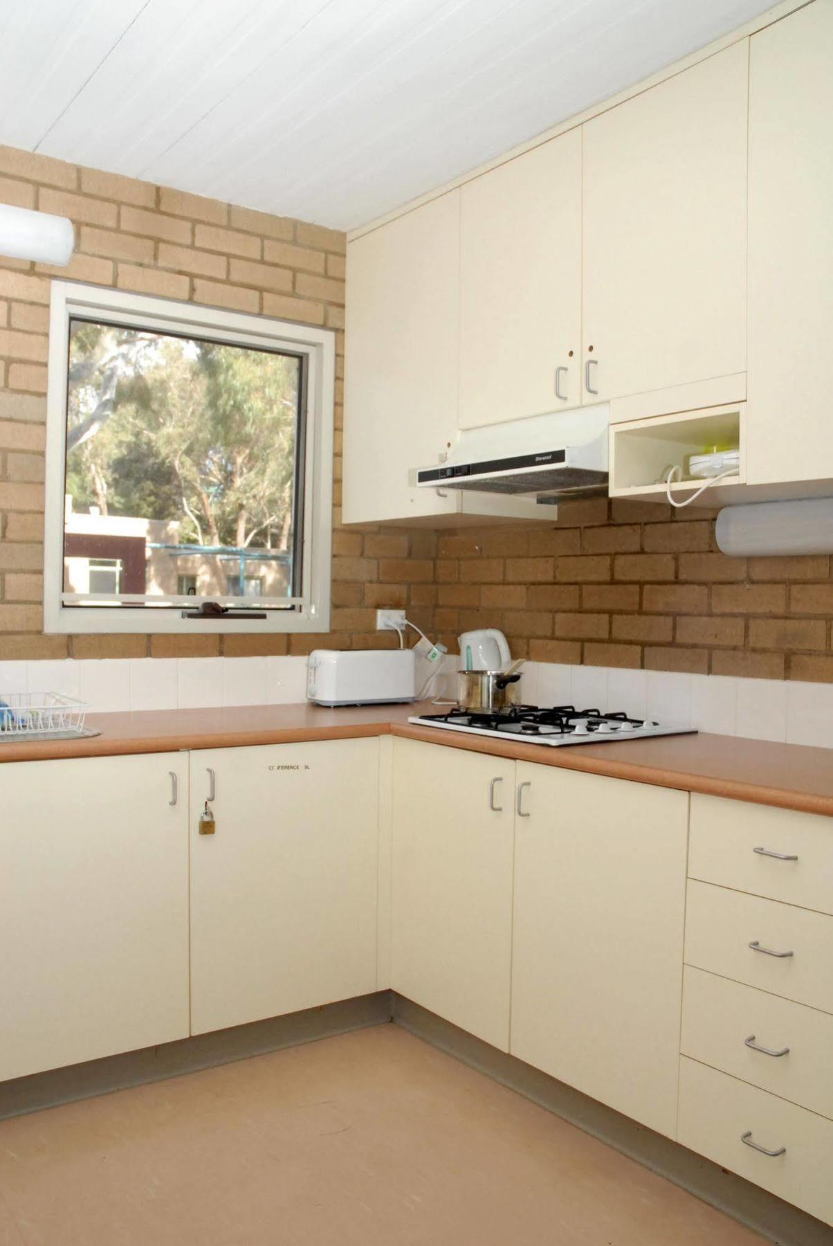 Hotel Deakin Units