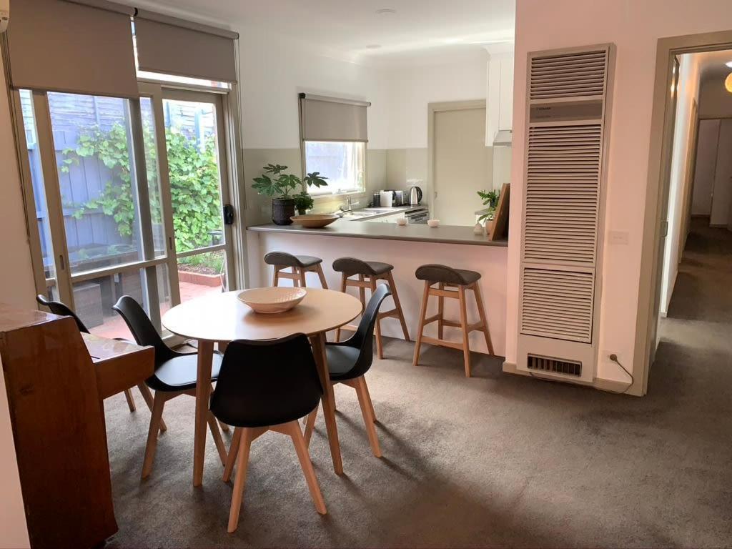 On Clarke Newtown Villa Geelong